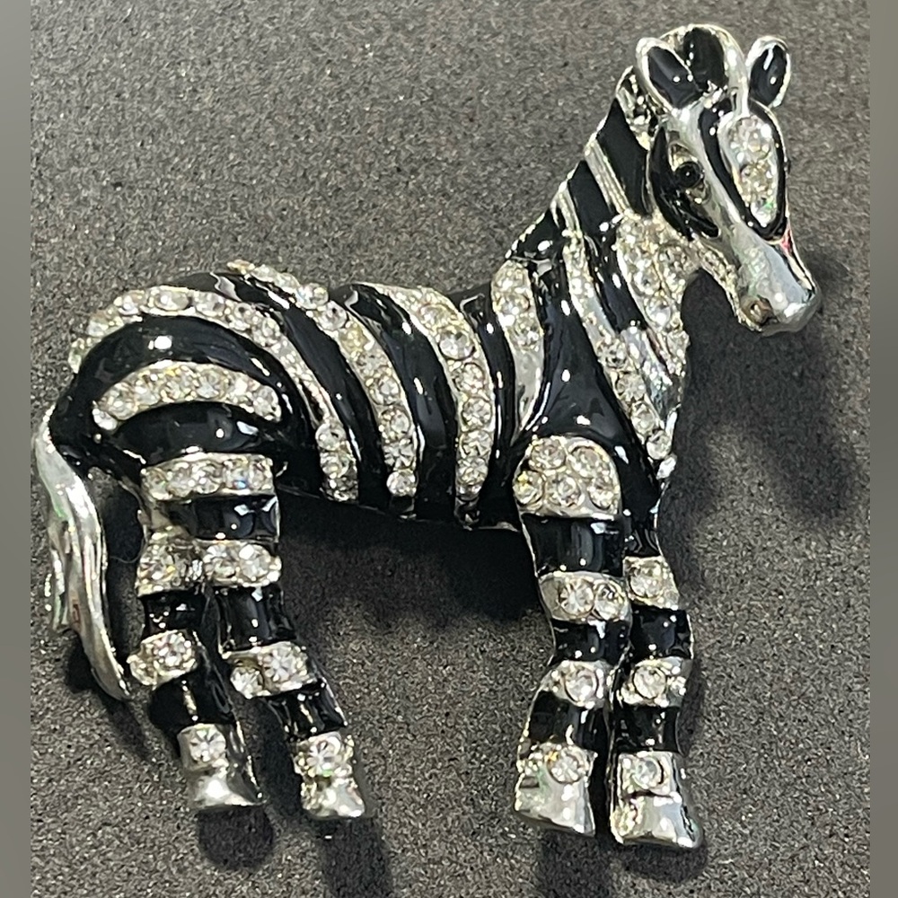 Elegant, sparkly, Black and Silver enameled ZEBRA brooch pin with rhinstones NEW